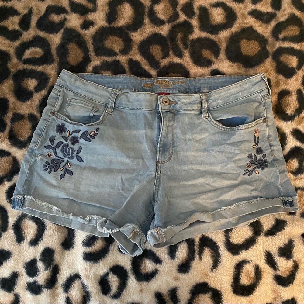 Juniors Women’s Girls Ladies Light Blue Jean Shorts Flower Embroidery 17 Plus
